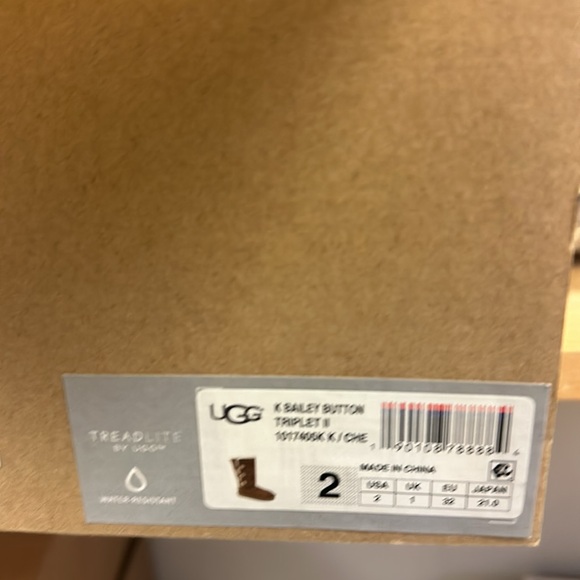 FEW LEFT! Kids Ugg Bailey Button Triplett Winter Boots - Picture 9 of 9